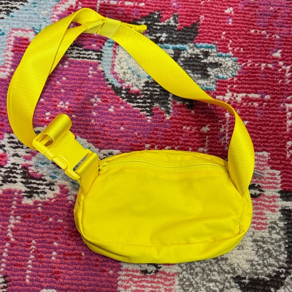 Lululemon Athletica Ironman Kona Yellow Mini belt Bag - Picture 4 of 7